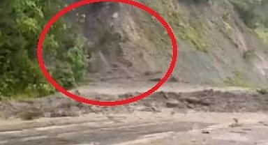 Kastamonu'da heyelan anı kamerada