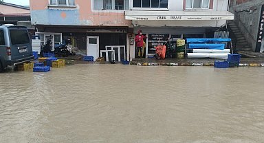 Kastamonu'da kuvvetli sağanak hayatı olumsuz etkiledi