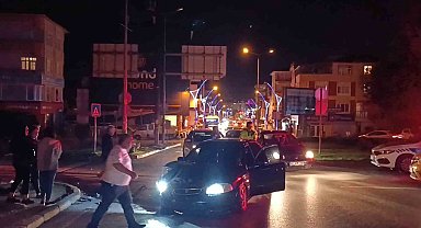 Kavşakta yaşanan kaza trafiği kilitledi