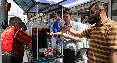 Kavurucu sıcakların vazgeçilmezi meyan şerbeti