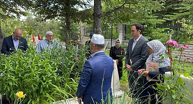 Kaymakam Bolat şehitliği ziyaret etti