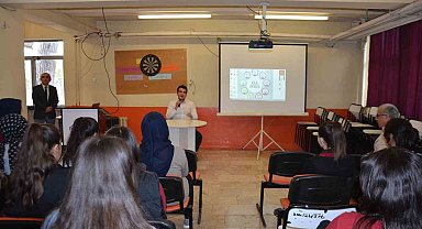 Kaymakam Okumuş lise öğrencilerine mesleğini tanıttı