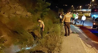 Kaza yaptığı aracını terk edip gitti