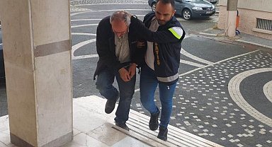 Kendisini bıçaklayan oğlunu tüfekle vurup yaraladı