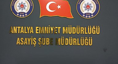 Kendisini polis olarak tanıtıp yabancı uyruklu şahısları 5 milyon TL dolandırdı