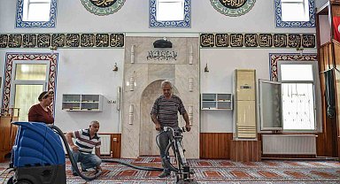 Kepez'den camilere teknolojik temizlik hizmeti