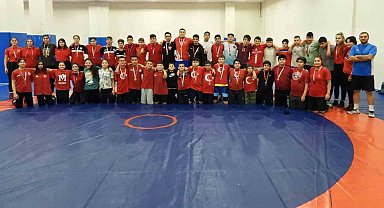 Kepez'in güreşçilerinden 6 altın madalya