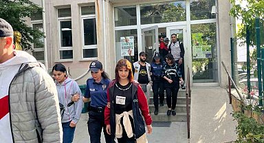 Keşan'da polisin yaptığı uygulamada 14 düzensiz göçmen yakalandı