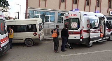 KGM işçilerini taşıyan servis aracı kaza yaptı: 3 yaralı