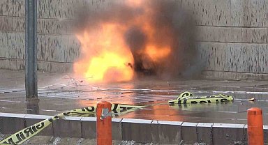 Kırıkkale'de 'bomba' paniği: Emniyetin yanına bırakılan şüpheli çanta fünye ile patlatıldı