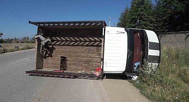 Kırıkkale'de kamyonet devrildi: 2 yaralı
