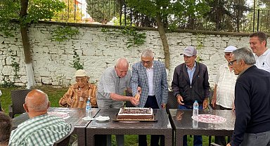 Kırklareli Huzurevi'nde Babalar Günü pasta kesilerek kutlandı