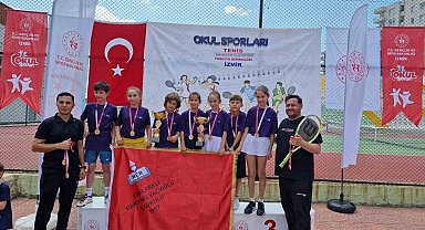 Kırklarelili minik tenisçiler Türkiye şampiyonu oldu