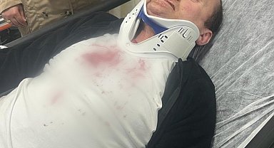 Kırmızı ışıkta beklerken aracının içinde darp edildi