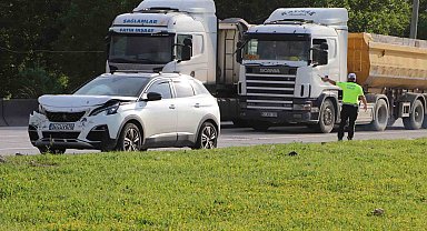 Kırmızı ışıkta bekleyen otomobile arkadan çarptı: 1 yaralı