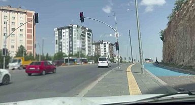 Kırmızı ışıkta geçen araçlara ceza yağdı