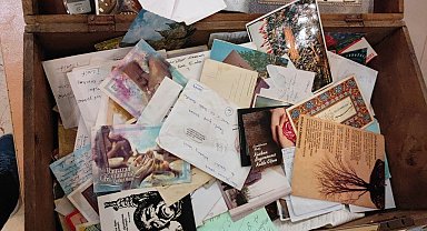 Kitapların arasında kalmış hatıralar bu bavulda saklanıyor