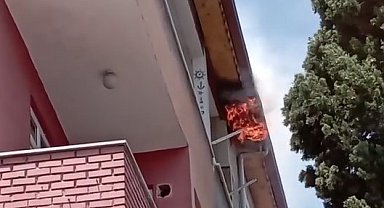 Kocaeli'nde 4 katlı binanın çatısında yangın çıktı