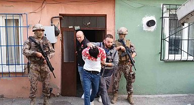 Koçbaşlarıyla kapıları kırılmış, çatılarda yakalanmışlardı...49'u tutuklandı