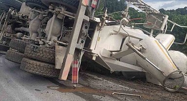 Kontrolden çıkan beton mikseri devrildi: 1 yaralı