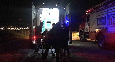 Kontrolden çıkan minibüs ağaçlık alana uçtu