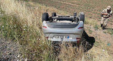 Kontrolden çıkan otomobil yol kenarına savruldu: 1 yaralı