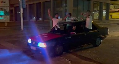 Konvoy oluşturarak trafikte tehlike saçan 7 araca ceza