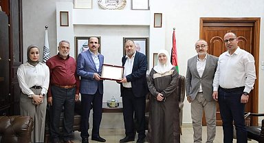 Konya Büyükşehir Filistinli ailenin İsrail tarafından yıkılan evini yeniden inşa edecek