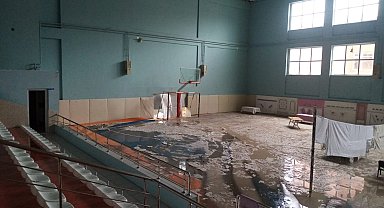 Konya'da dolu yağışı sonrası su baskını anı kamerada