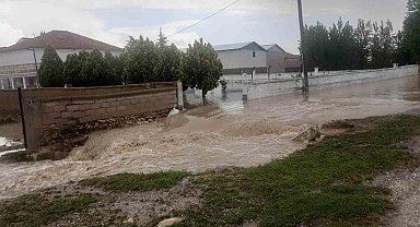 Konya'da şiddetli yağmur sele neden oldu