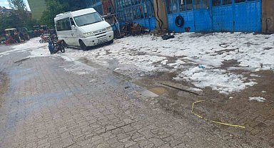 Konya'nın Hüyük ilçesi sağanak yağış ve doluya teslim oldu