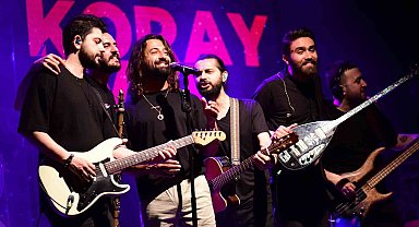 Koray Avcı yeni şarkısının hikayesini anlattı: "Aylardır tek başıma geziyorum"