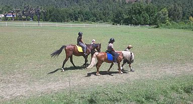 Köyceğizli öğrenciler at binmenin keyfini yaşadı