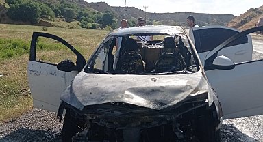 Kozluk'ta seyir halindeki araç küle döndü