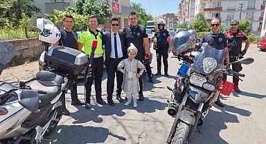 Küçük Erbakan'a Yunus polislerinden jest