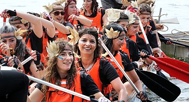 Küçükçekmece Gölü'nde Dragon Bot Festivali heyecanı yaşandı