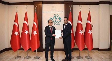 Kültür ve Turizm" isimli kitap Vali Akbıyık'a takdim edildi