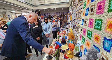 Kursiyerler el emeklerini sergiliyor