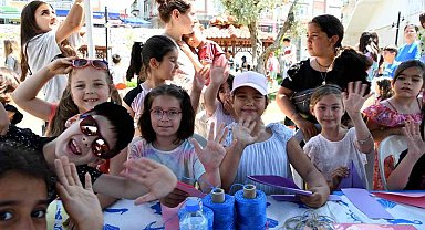 Kuşadası'nda çocuklar karne sevincini erken yaşadı