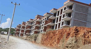 Kuşadası'nda dağ taş inşaat olmaya başladı