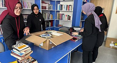 Kütahya Necip Fazıl Kısakürek Anadolu Lisesi'nde kitap toplama kampanyası