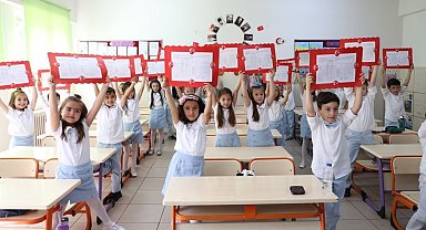 Kütahya'da 98 bin 465 öğrenci, 595 okulda karne heyecanı yaşadı