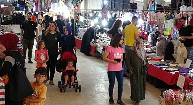 Kütahya'da kıyafet pazarı vatandaşların akınına uğruyor