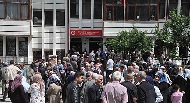 Kutsal topraklara yolculuk başladı: Dualarla uğurlandılar