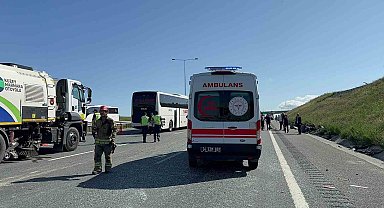 Kuzey Marmara Otoyolu Çatalca istikameti Yassı ören mevkiinde Türk Havayollarına ait işçi servisinin de aralarında bulunduğu zincirleme kaza meydana geldi. Kazada çok sayıda kişi yaralanırken, trafik tek şeritten devam ediyor.