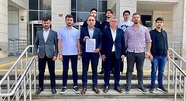 LGBT bayrağı önünde öğrencileriyle fotoğraf çekilen öğretmene Silivri Ülkü Ocakları'ndan suç duyurusu