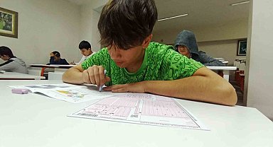 LGS sınavı öncesi anne babalara öğrencilere kaygıyı aşılamadan sınava gönderin tavsiyesi