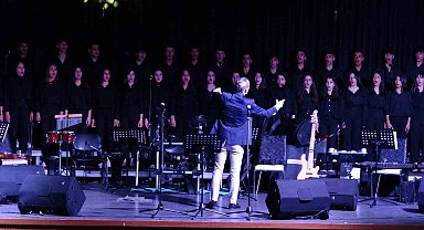 Lise öğrencilerinden depremzedeler yararına konser etkinliği