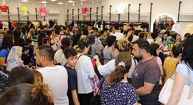 Mağaza açılışı izdihama dönüştü