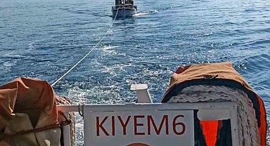 Makine arızası yapan tekneyi KIYEM ekipleri kurtardı